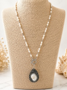 Colier handmade cu perle de cultură și pandantiv elegant
