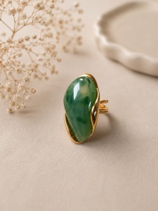 Inel reglabil din inox auriu cu cabochon din acril verde