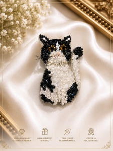 Miss Whiskers – Broșă Handmade Pisică