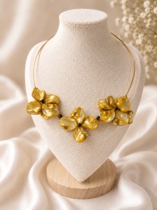 Colier statement „Golden Blossom” cu sidef natural