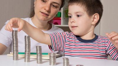 De ce este necesar să aducem educația financiară copiilor?