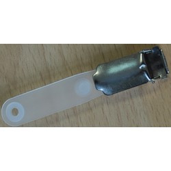 Clips metalic pentru ecuson, tip crocodil, curelusa de prindere din plastic, capsa plastic, OPUS