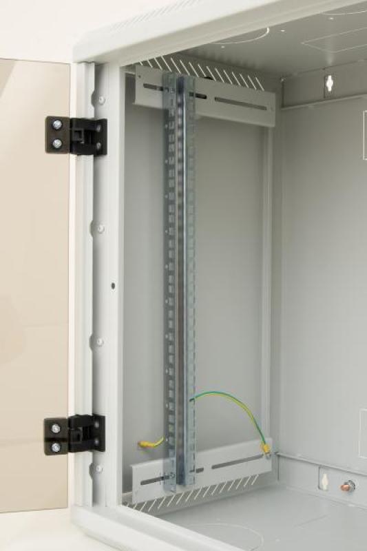 Rack de perete Triton sectiune simpla 15U 600mm adancime usa sticla panouri laterale detasabile, sectiuni - 3 | YEO