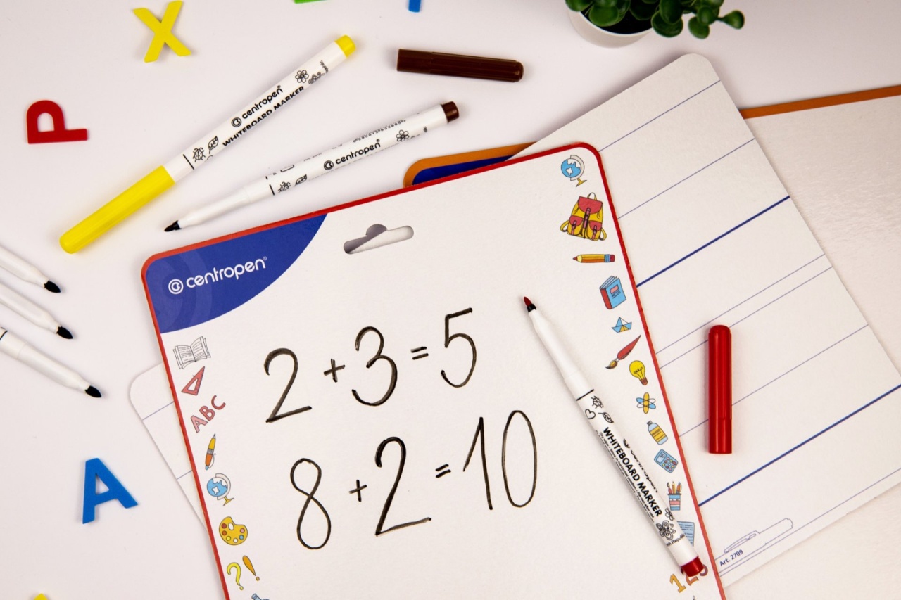 Tablă școlară 2 fețe + 2 markere whiteboard Centropen, 21 x 29.7 cm - 2 | YEO