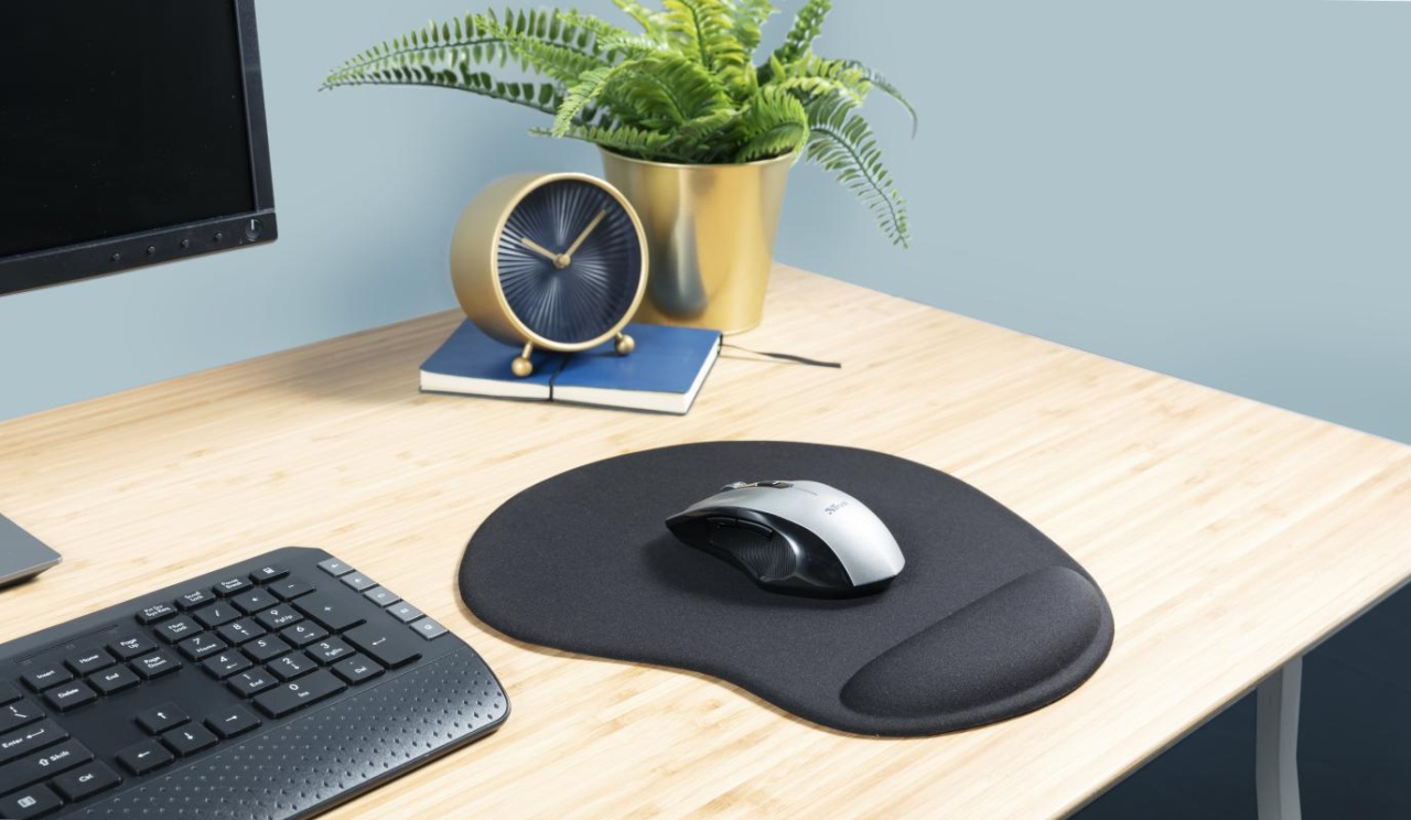 Trust Bigfoot XL Mouse Pad with gel pad - 3 | YEO