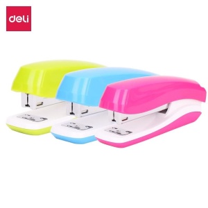 Capsator Deli Rio, 25 coli, 24/6, culori asortate
