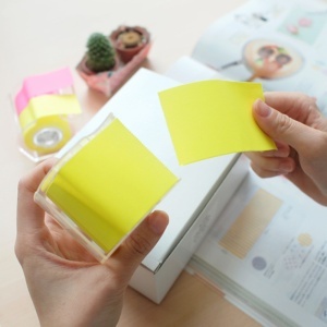 Notes autoadeziv în rolă Stick"n - galben pastel, cu dispenser, 50 mm x 10 m3