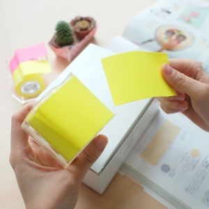 Notes autoadeziv în rolă Stick"n - galben neon, cu dispenser, 50 mm x 10 m2