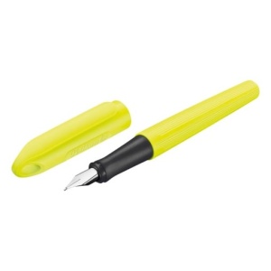 Stilou Happy Pen, culori asortate, penita M, 6 patroane incluse  •    1 stilou + 6 patroane cu cerneala albastru regal  •    Cerneala corectabila •    Potrivit pentru dreptaci si stangaci •    Forma ergonomica •    Penita din otel inoxidabil marimea M •2