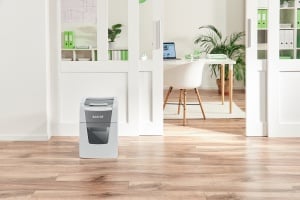 Distrugator documente automat Leitz IQ Small Office, P5, micro-cut, 100coli, cos 34l, alb-gri12