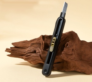 Cutter mic cu șină Nusign Deli, lamă neagră, 60 grade, negru6
