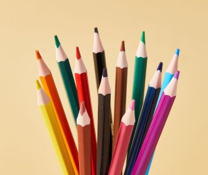 Set creioane colorate plastic cu gumă Deli, 12 culori5