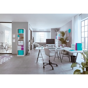 Mapa plastic cu burduf LEITZ WOW A4 30mm, cu elastic și etichetă pe cotor, capacitate 250 coli – ideală pentru organizarea documentelor.