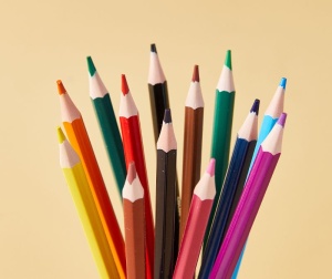 Set creioane colorate plastic cu gumă Deli, 24 culori6