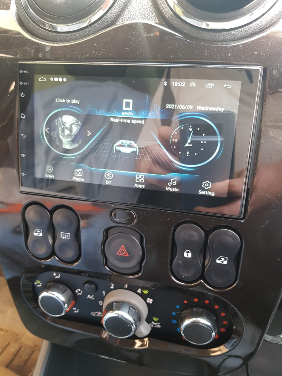 Navigatie GPS NAVI-IT compatibil cu Renault Sandero Dacia Duster