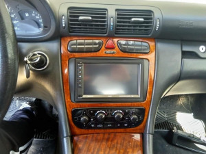 Player Mp5 Mercedes C class - Img 3
