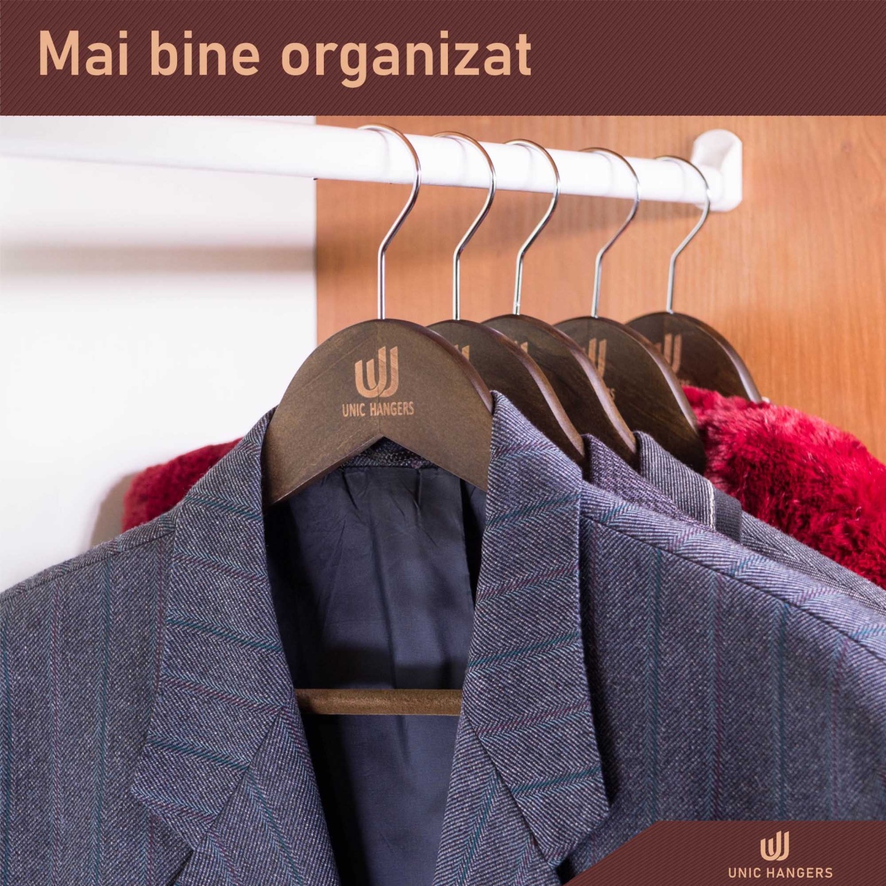 Umeraș din lemn cu margini de catifea, Vintage, 1 bucata - imagine 7