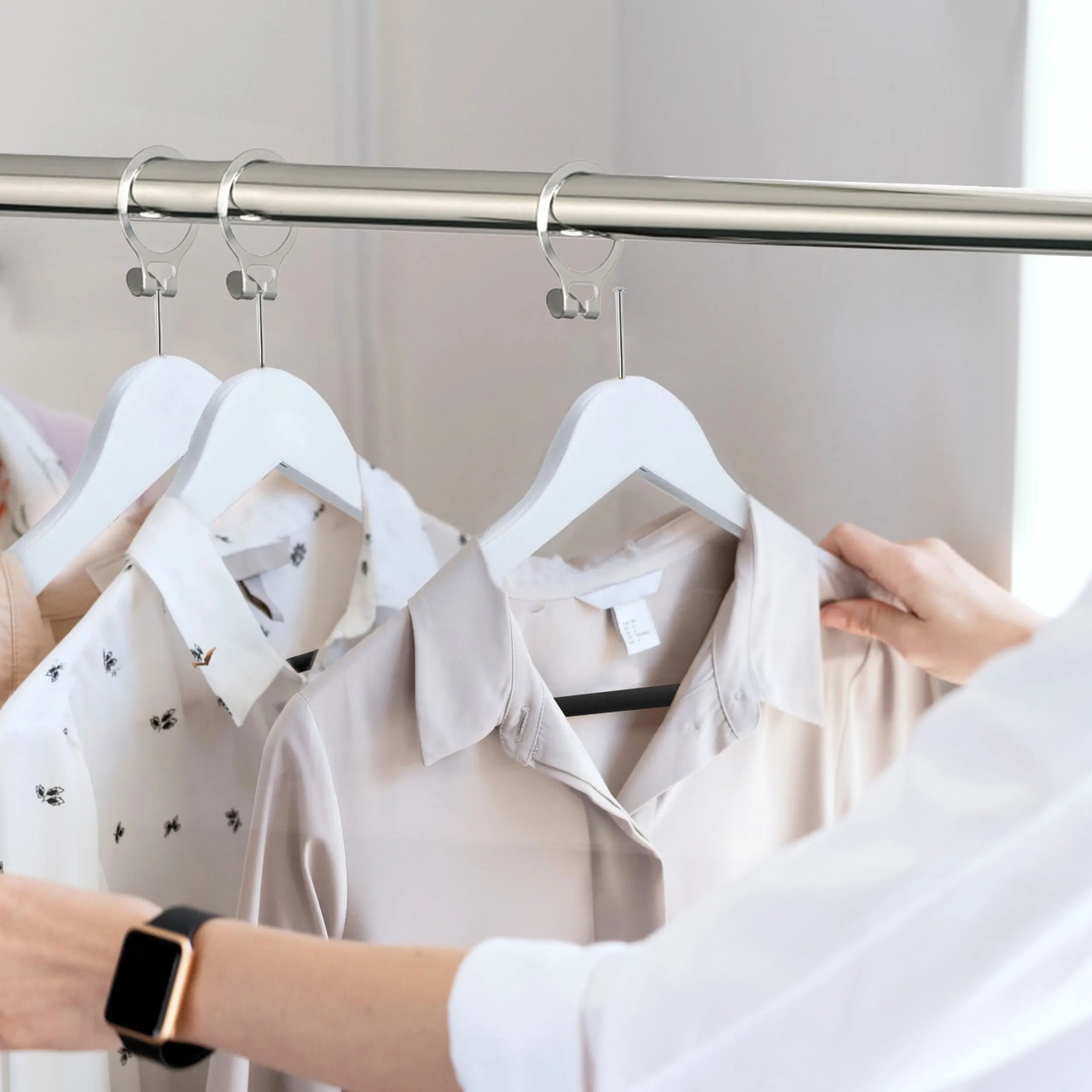 Umeraș Hotel din lemn cu antifurt, margini de catifea si design classic, Alb-Negru, 1 bucata - imagine 5