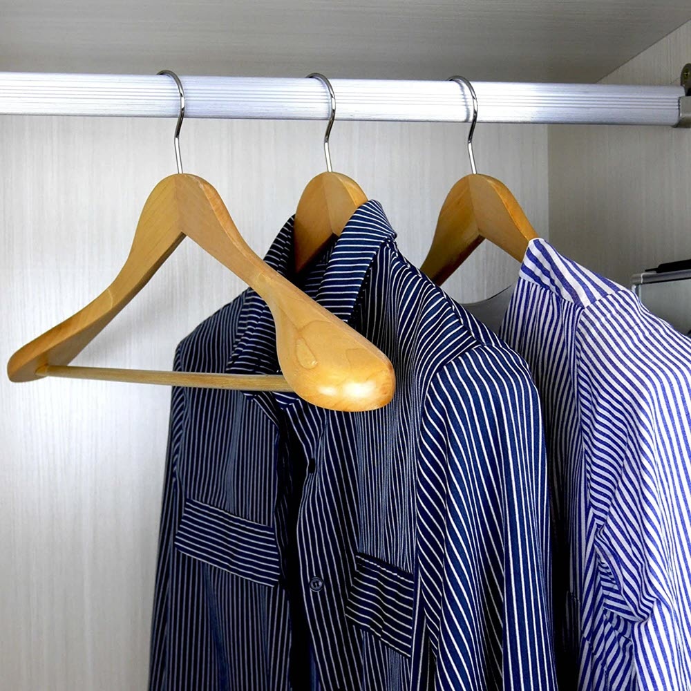 Umeraș din Lemn cu umeri lați și design modern, pentru Costum/Tricouri, Natur, 1 bucata - imagine 5