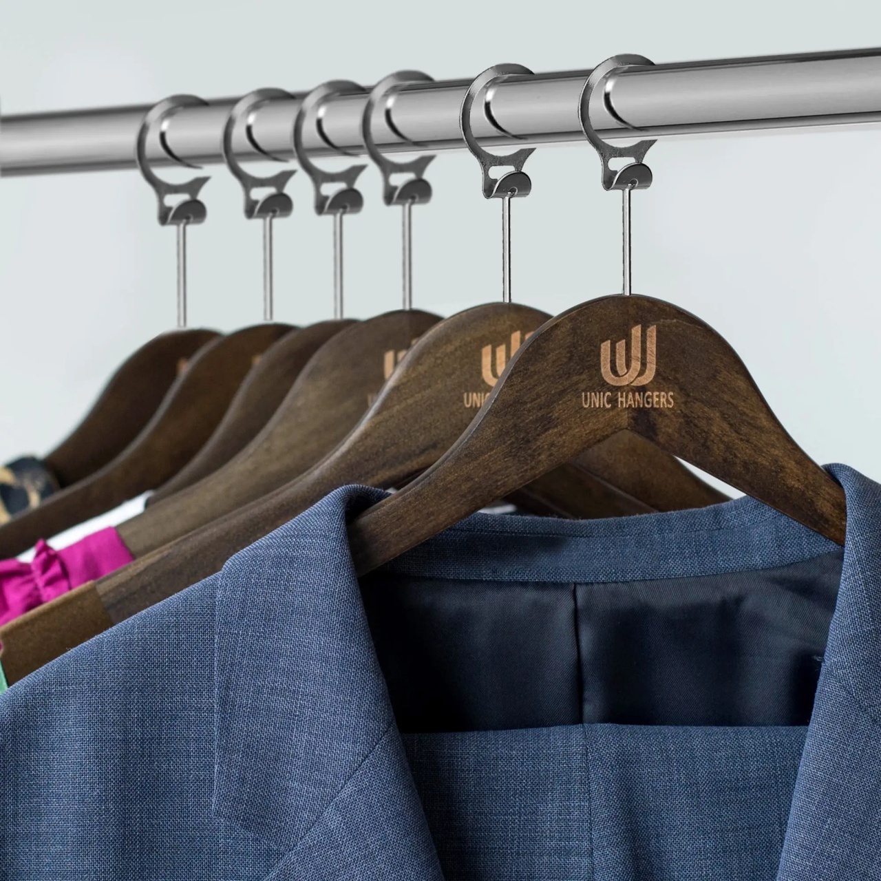 Umeraș Hotel din lemn cu carlig antifurt si margini de catifea, Vintage, 1 bucata - imagine 4