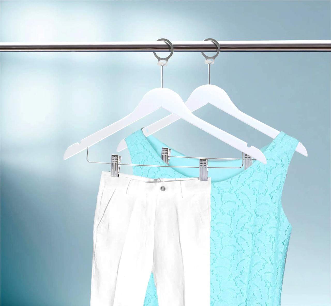 Umeraș Hotel din lemn cu cârlig antifurt și clipsuri metalice, Alb, 1 bucata - imagine 2