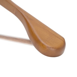 Umeraș de lux din lemn de fag cu umeri lați și design modern, pentru Costum/Tricouri, Natur, 1 bucata - Img 4