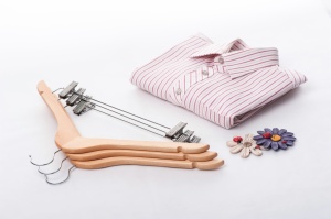 Umeraș din lemn de artar cu clipsuri de metal, Natur, 1 bucata - Img 4