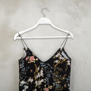 Umeraș din lemn, cu margini de cauciuc anti-alunecare, bara pentru pantaloni si design modern, Alb, 1 bucata - Img 3