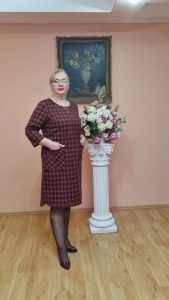 Rochie de zi in carouri grena