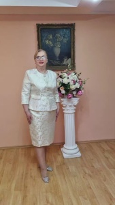 Compleu dama ivoar din stofa brocard cu insertii aurii