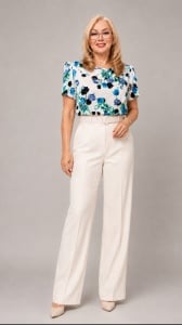 Bluza alba imprimeu floral din viscoza cu funda la decolteu si volanas marimi mari
