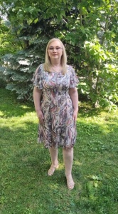 Rochie midi gri cu roz din voal in clin cu fir lurex si decupaje la decolteu - Img 3