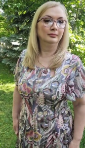 Rochie midi gri cu roz din voal in clin cu fir lurex si decupaje la decolteu - Img 4