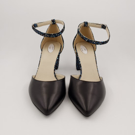 Pantofi sanda dama eleganti, piele naturala, toc gros, imbracat, negru cu flori albastre, Sandali