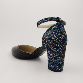 Pantofi sanda dama eleganti, piele naturala, toc gros, imbracat, negru cu flori albastre, Sandali