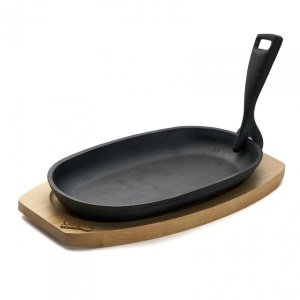 PLATOU SERVIRE OVAL, 24X14 CM , FONTA PURA , CU MANER DETASABIL SI BAZA DIN LEMN,COOKING BY HEINNER
