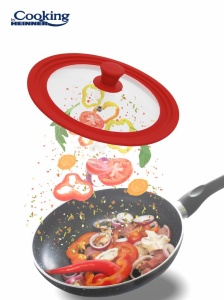 CAPAC STICLA CU MARGINE DIN SILICON AJUSTABILA PE 3 DIMENSIUNI 28/30/32 CM, COOKING BY HEINNER (mix 2 culori in bax - 3 gri, 3 rosii) - Img 9