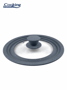 CAPAC STICLA CU MARGINE DIN SILICON AJUSTABILA PE 3 DIMENSIUNI 22/24/26 CM, COOKING BY HEINNER (mix 2 culori in bax, 3 rosii + 3 gri)