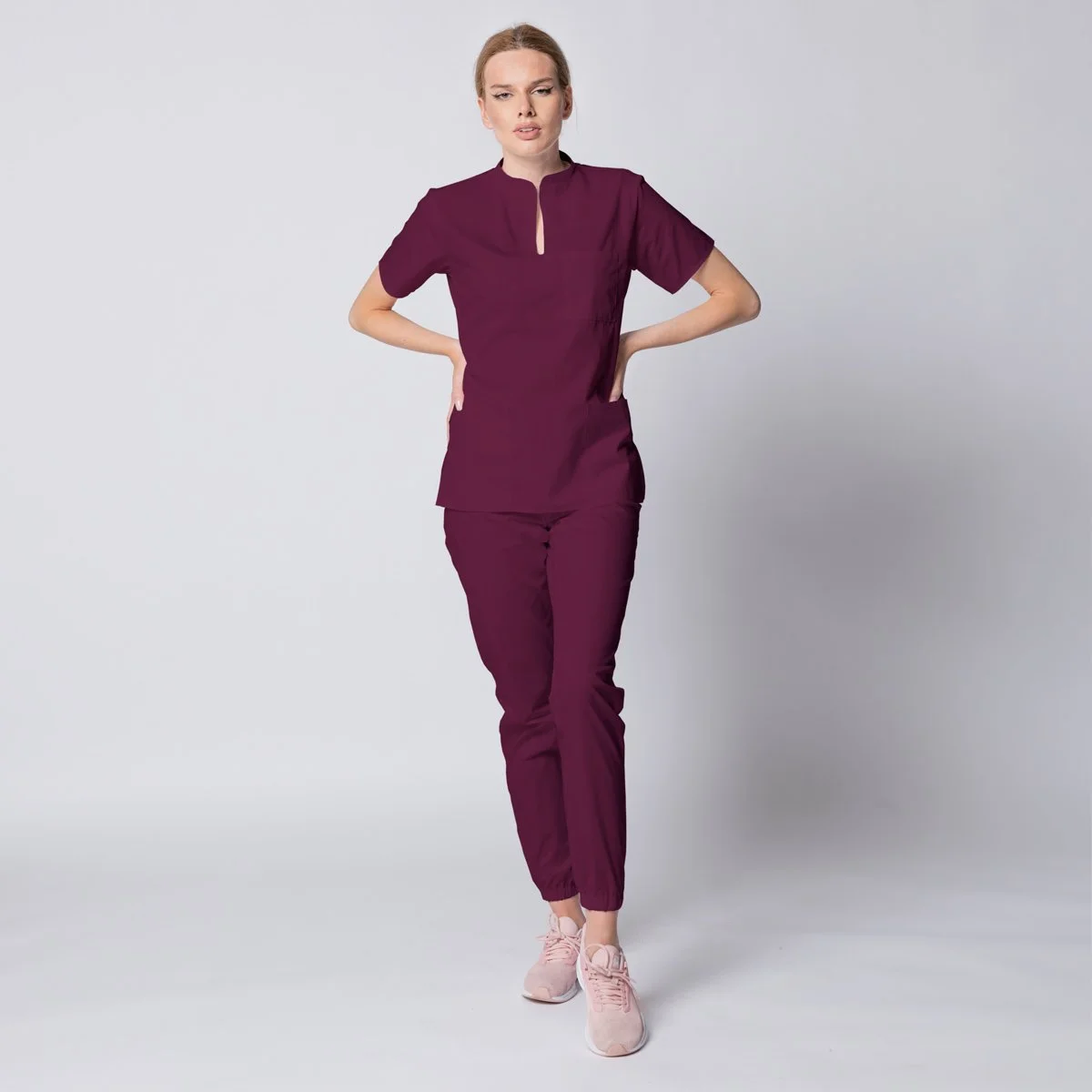 2. Poplin imprimat si alte tipuri renumite si de buna calitate_Stil-uniforma-medicala-femei-pantalon-jogger-visiniu