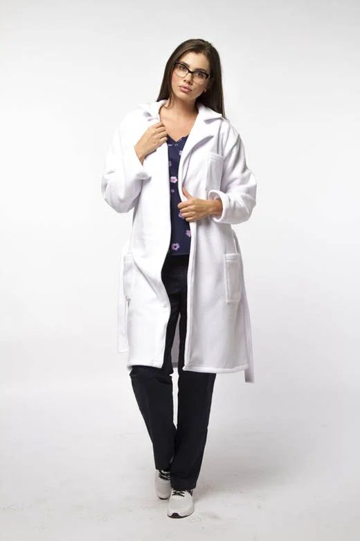 1.1. Care sunt culorile pentru halatele de spital purtate de fiecare cadru medical_halat medical alb ce acopera compleu de alta culoare