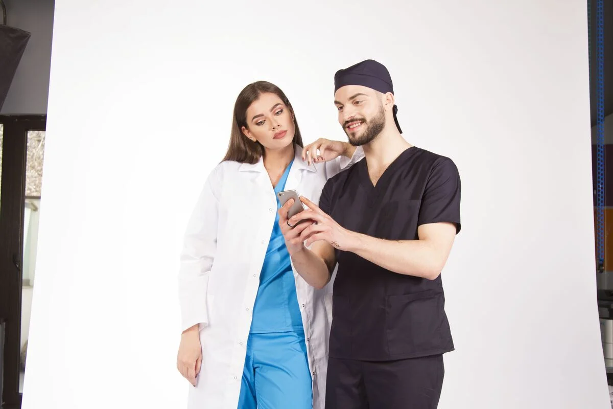 4. meseria de asistent medical_asistenti medicali in uniforma