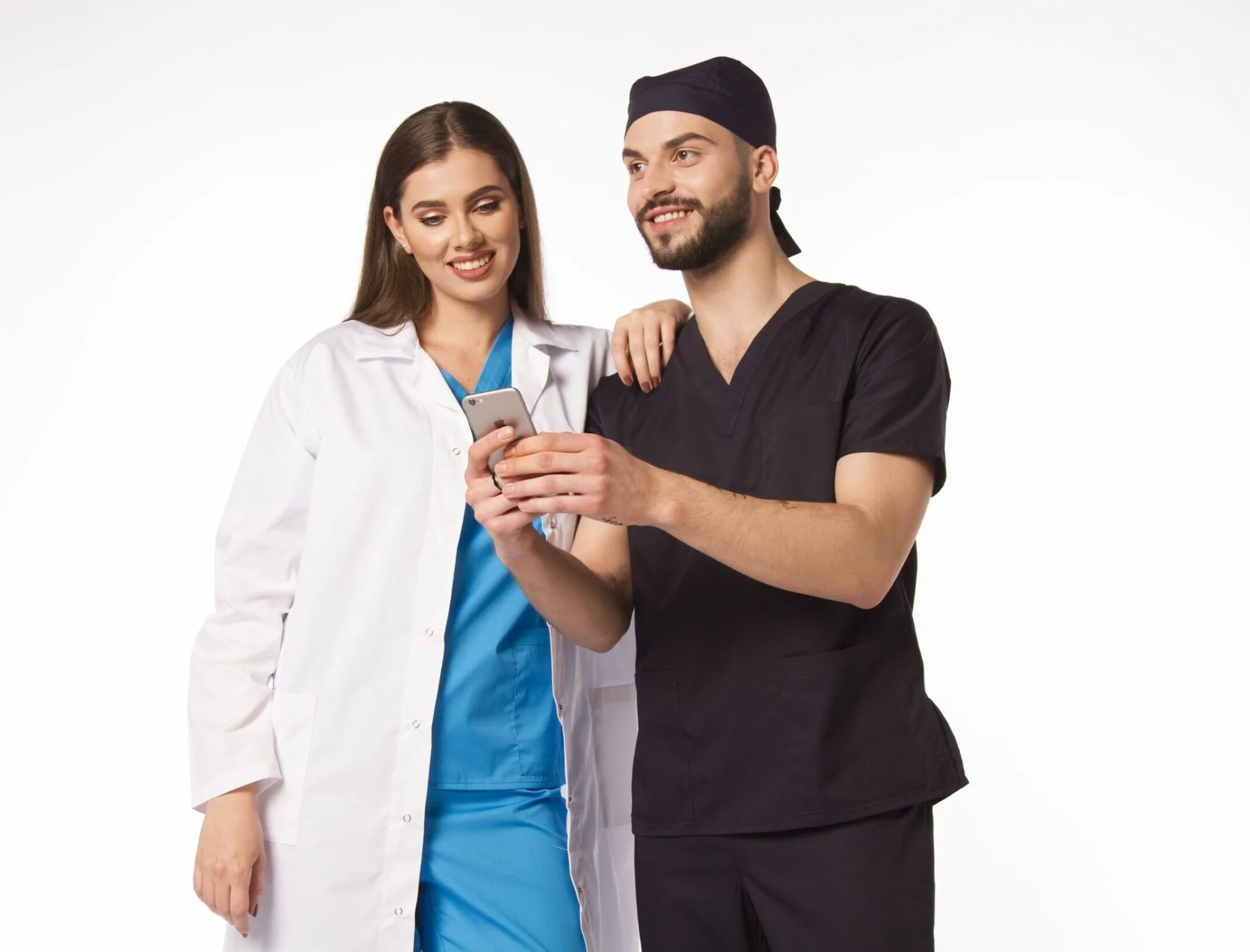2. Ce face un chirurg - medici, uniformă medicală neagră, bonetă neagră, uniformă medicală albastră, halat medical alb, telefon