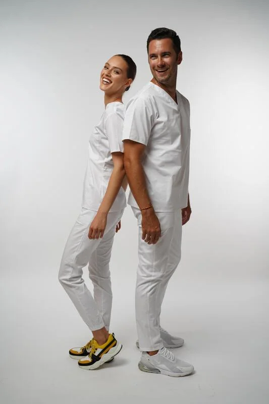 1.2. Ce este medicul rezident - barbat, femeie, uniforme medicale albe