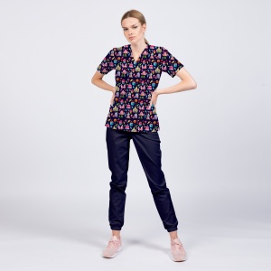 Uniformă medicală Class cu imprimeu Cupcakes și pantaloni jogger pentru femei