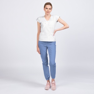 Uniformă medicală DOLL pentru femei – Bluza albă și pantalon jogger azur, material stretch