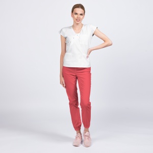 Uniformă medicală DOLL pentru femei – Bluza albă și pantalon jogger coral, material poplin