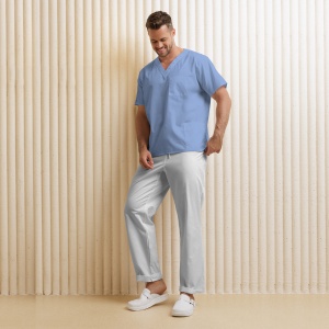Uniformă medicală KULT bărbați– Bluza azur & pantalon alb din material poplin
