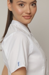 Uniformă medicală Mia cu jachetă mânecă scurtă și pantaloni jogger-Bleumarin - Img 11