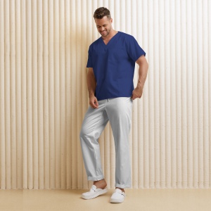 Uniformă medicală KULT bărbați– Bluza albastru safir & pantalon alb din material poplin