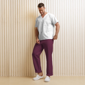 Uniformă medicală KULT bărbați– Bluza alba & pantaloni visinii din material poplin